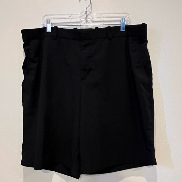 Nike Golf Men's Black Flat Front Shorts - Picture 1 of 7